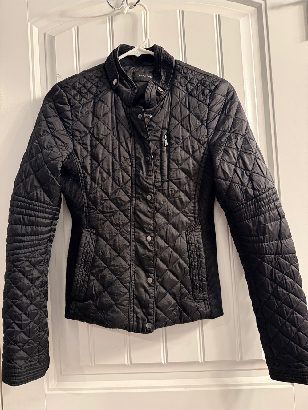 Zara Black Quilted Puffer Jacket with Ribbed Side Panels
